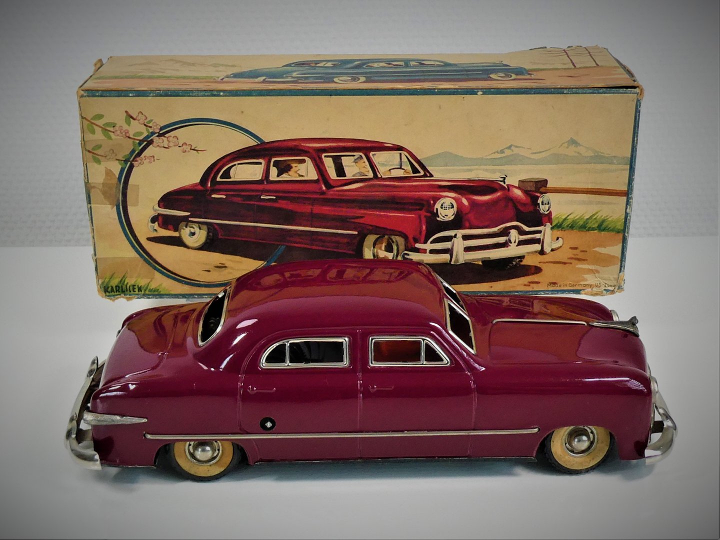 S.G. / Günthermann (US-zone, Germany) # 1949 FORD 4-door Sedan in Original Box !!